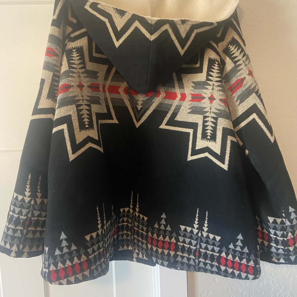 Pendleton Black and Cream Patterned Cape - image 2